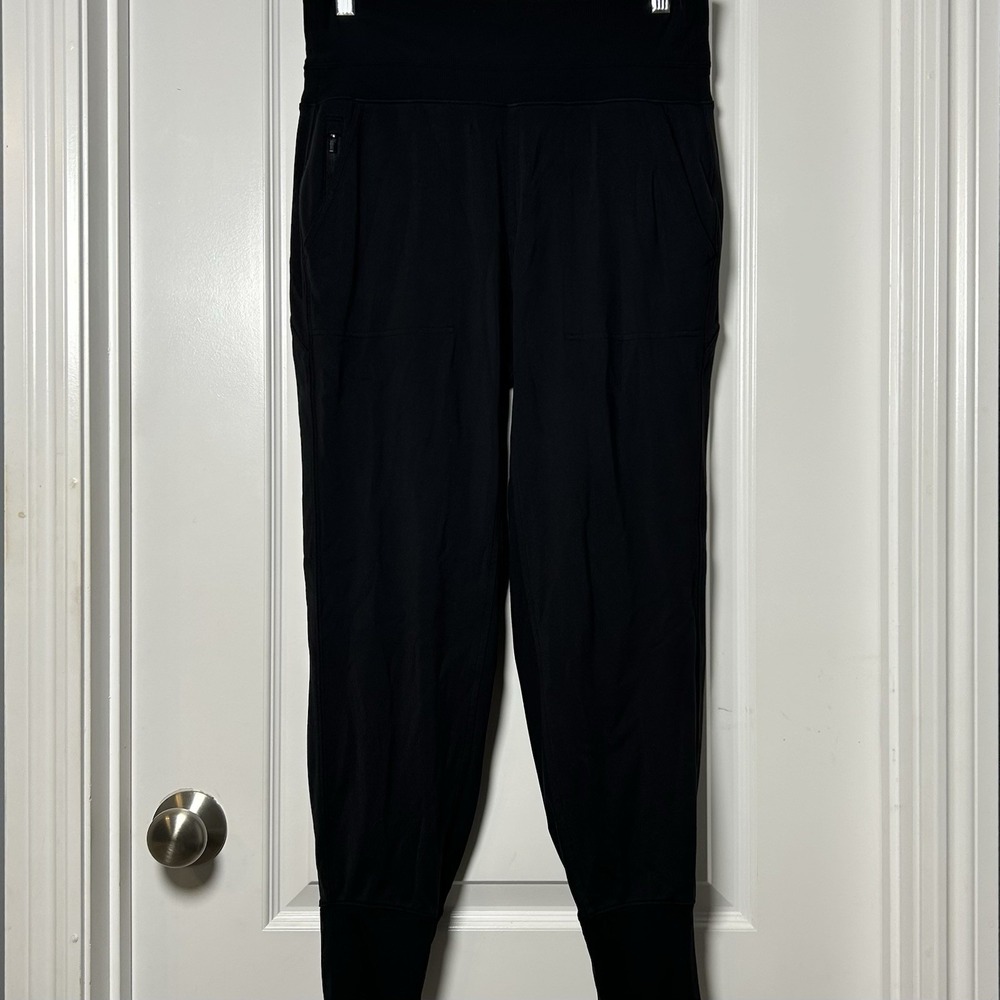 Athleta Black Venice Cuffed Joggers That‎ Girl Luxe Athleisure Gorpcore Style